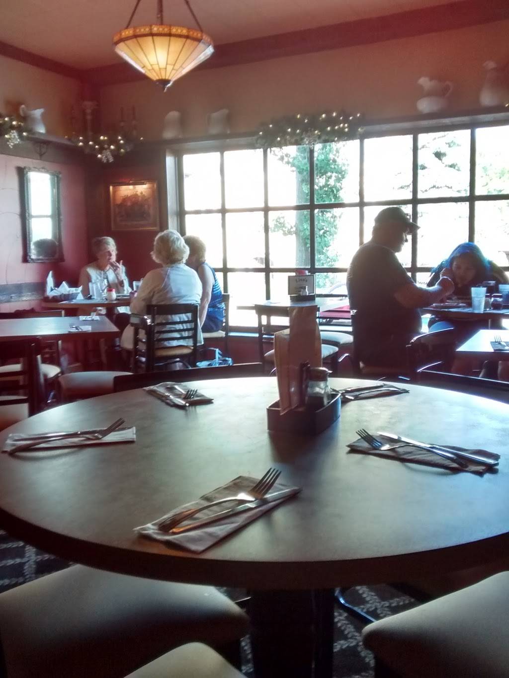 Lisas Pizzeria | restaurant | 2961 N Oakland Ave, Milwaukee, WI 53211, USA | 4143326360 OR +1 414-332-6360