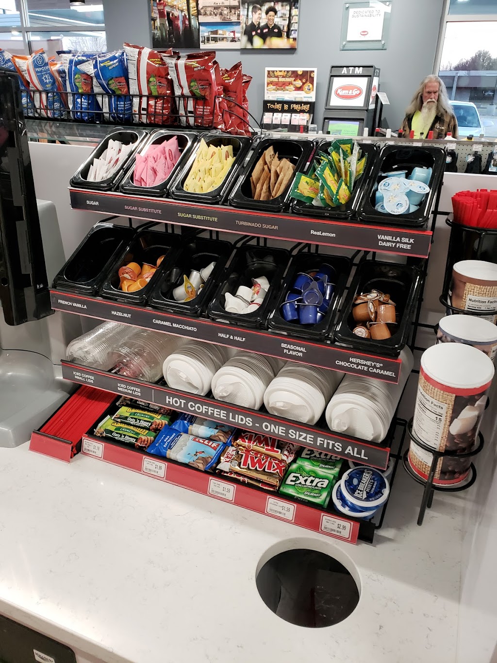 Kum & Go | meal takeaway | 2963 E Division St, Springfield, MO 65803, USA | 4178661424 OR +1 417-866-1424