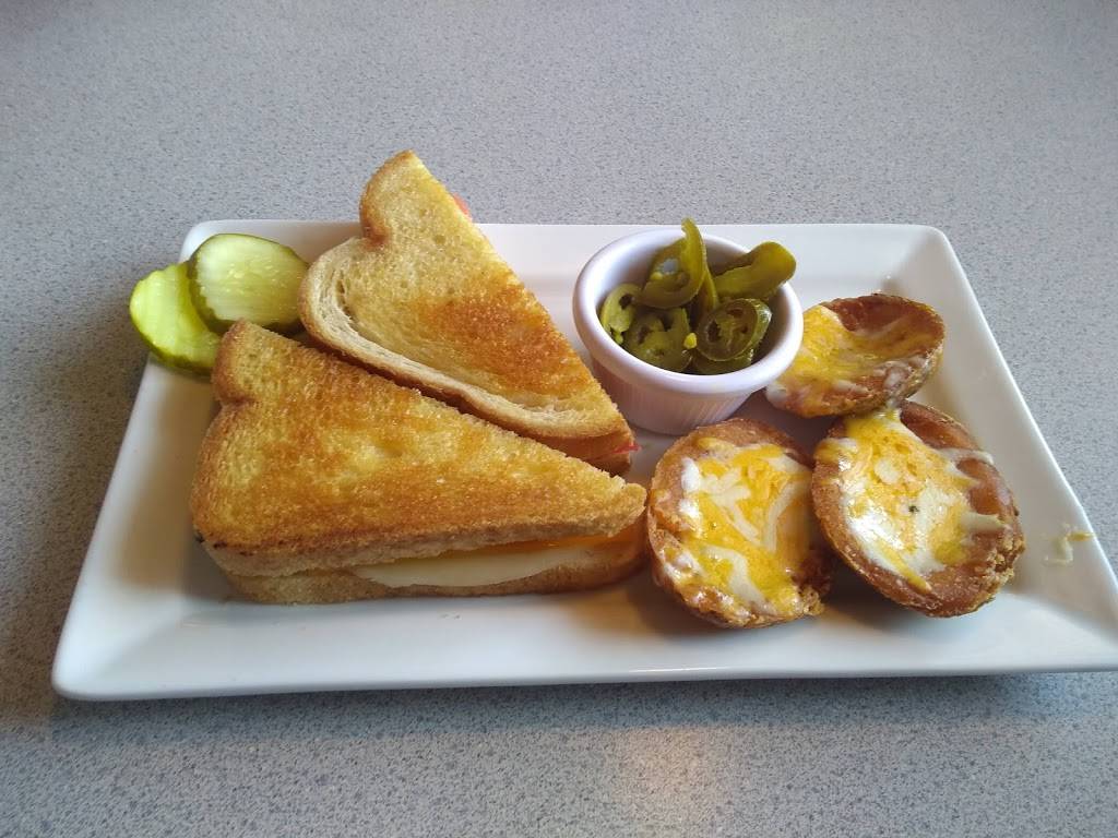 Re-Petes Saloon & Grill | restaurant | 300 Gebhardt Rd, Black River Falls, WI 54615, USA | 7152843322 OR +1 715-284-3322