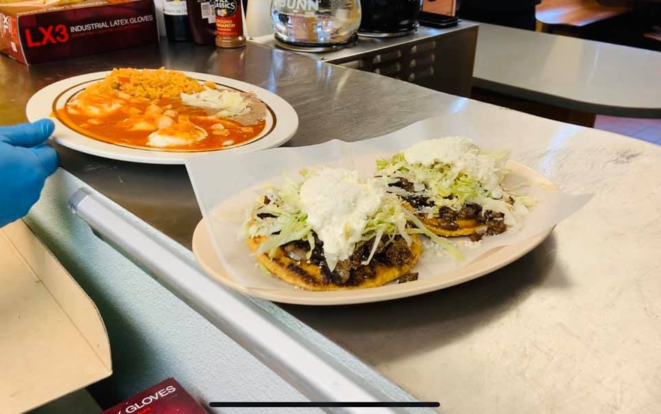 La Barca El Taconazo | restaurant | 2311 S 49th Ave, Cicero, IL 60804, USA | 7084776746 OR +1 708-477-6746