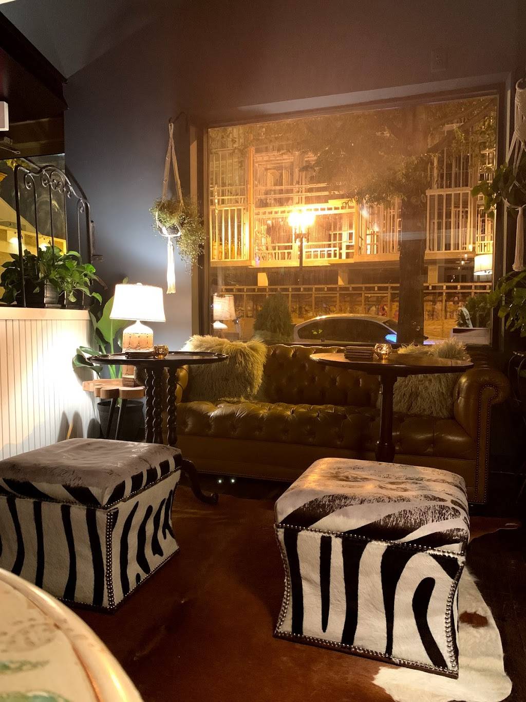 Mr. Braxton Bar & Kitchen | restaurant | 3632 Georgia Ave NW, Washington, DC 20010, USA | 2028824555 OR +1 202-882-4555