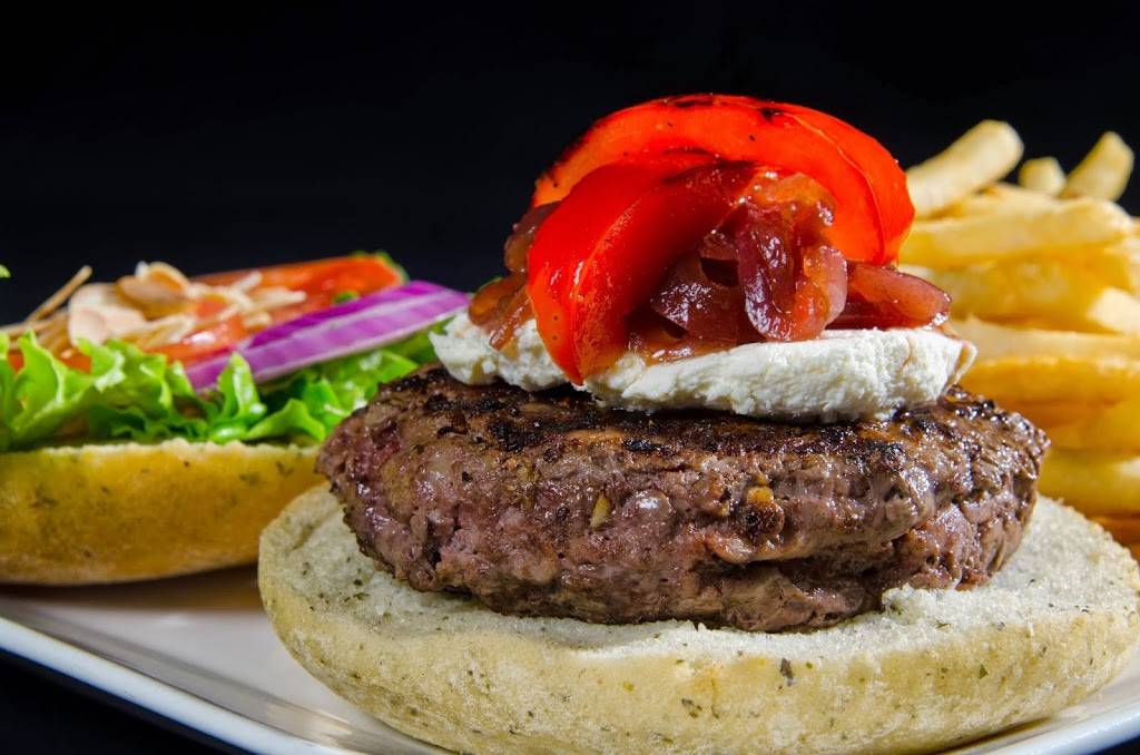 Club Touriste | restaurant | 133 Rue Victoria, Salaberry-de-Valleyfield, QC J6T 1A3, Canada | 4503735290 OR +1 450-373-5290