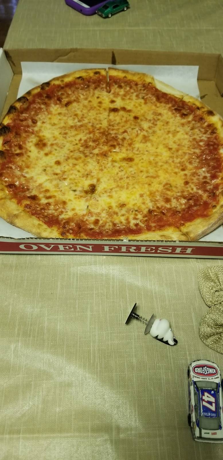 Andreas Pizza | restaurant | 517 W Main St, Meriden, CT 06451, USA | 2034409197 OR +1 203-440-9197