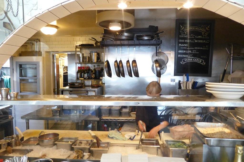 Anchor Oyster Bar | restaurant | 579 Castro St, San Francisco, CA 94114, USA | 4154313990 OR +1 415-431-3990