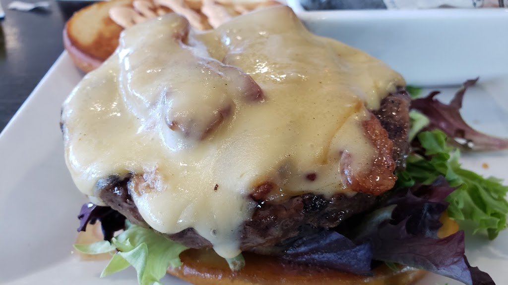 Castaways Gastropub | restaurant | 911 NE Jensen Beach Blvd, Jensen Beach, FL 34957, USA | 7726183838 OR +1 772-618-3838