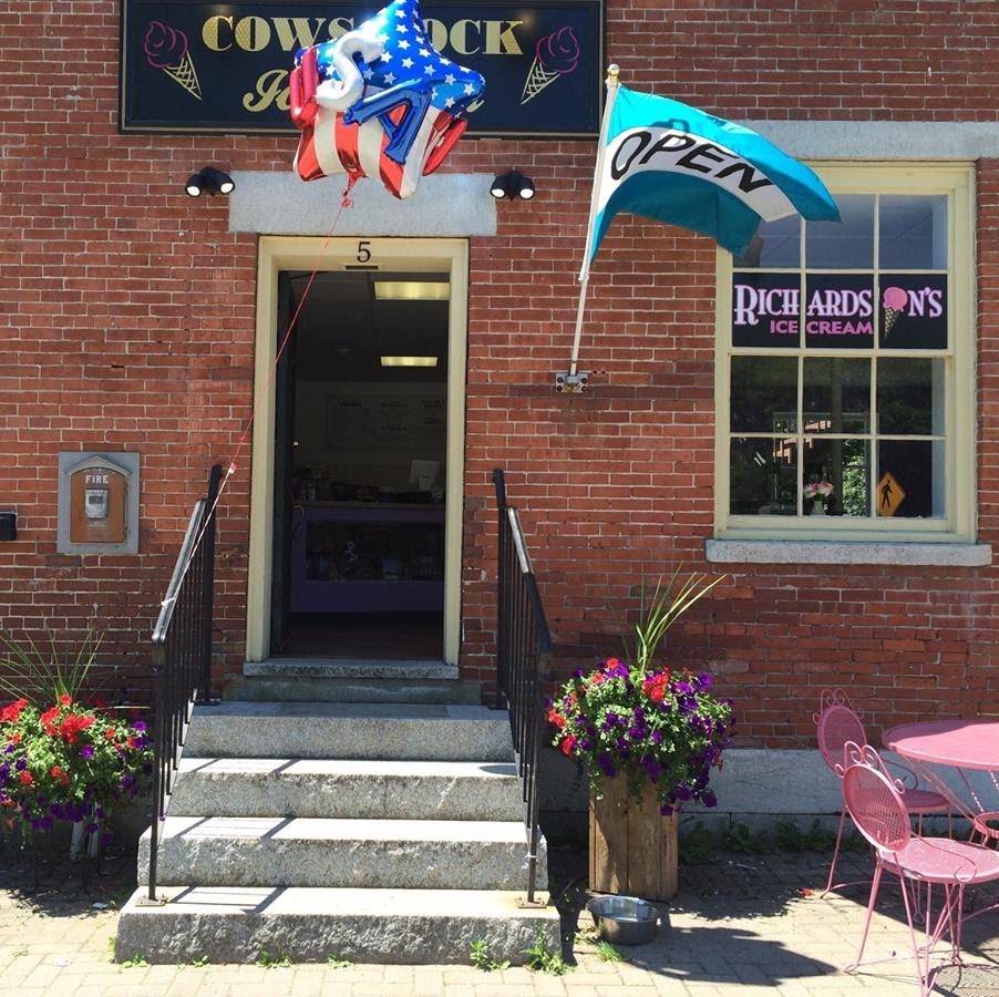 Cows Rock Ice Cream | cafe | 5 Johnson St, North Andover, MA 01845, USA | 9786867625 OR +1 978-686-7625