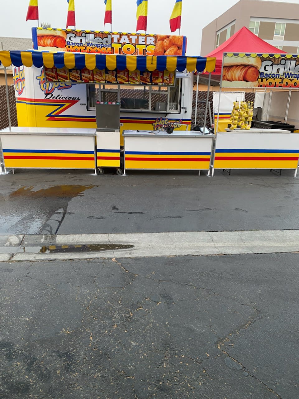 Hot Doggin Delicious | restaurant | 1050 W Capitol Ave #122, West Sacramento, CA 95691, USA | 9167523966 OR +1 916-752-3966