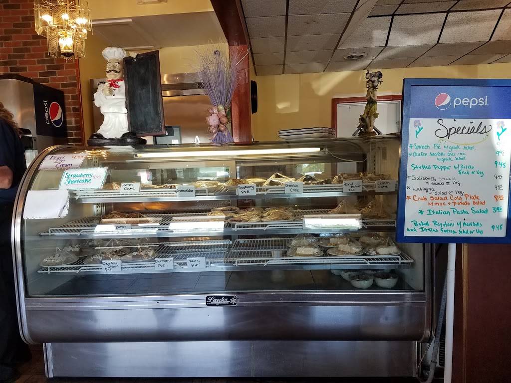 Town & Country Restaurant | restaurant | 5025 E Main Street Rd, Batavia, NY 14020, USA | 5853433304 OR +1 585-343-3304