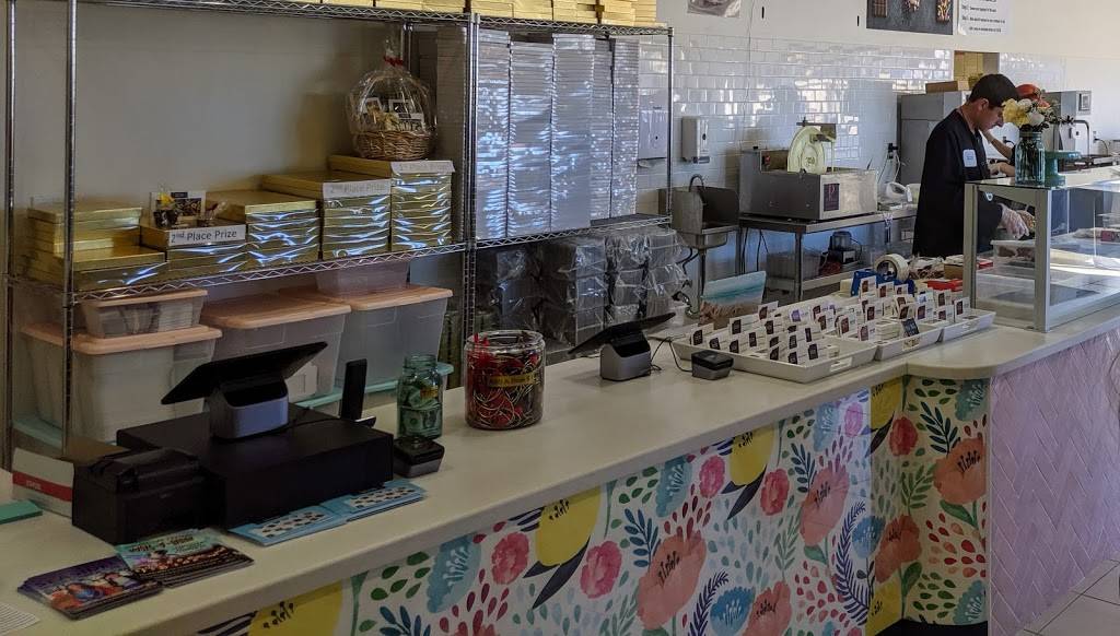 Top This Chocolate | restaurant | 1559 Spinnaker Dr Suite 109, Ventura, CA 93001, USA | 8055354167 OR +1 805-535-4167