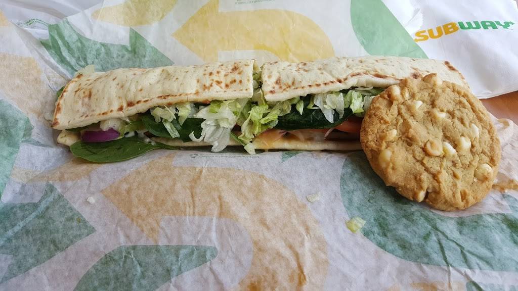 Subway | restaurant | 7672 N Canton Center Rd, Canton, MI 48187, USA | 7342075081 OR +1 734-207-5081