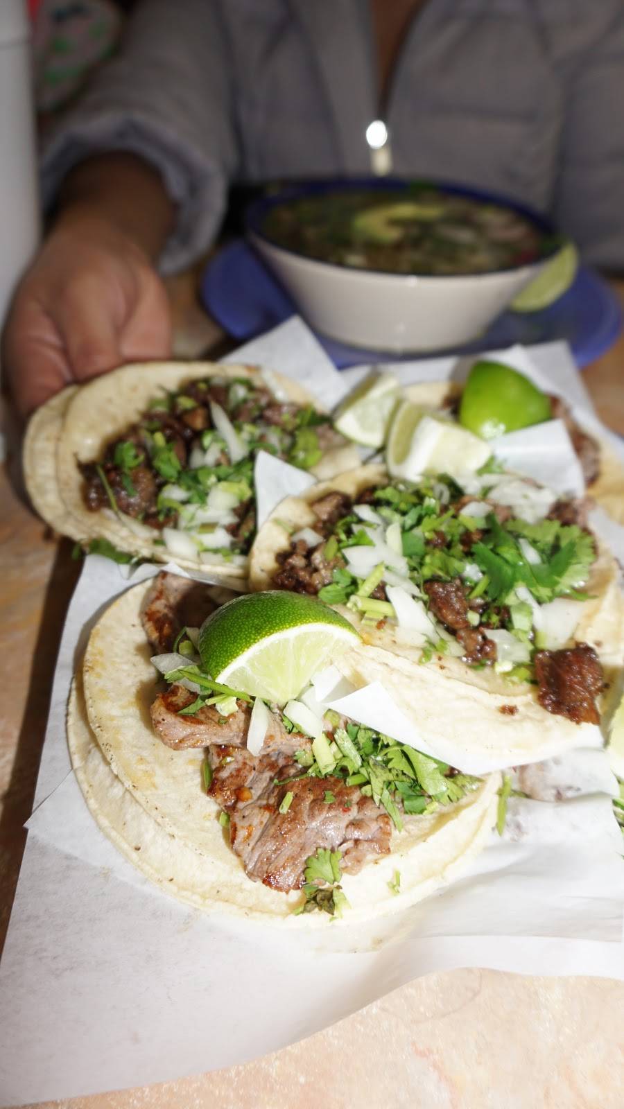 Taqueria Los Gallos | restaurant | 4211 W 26th St, Chicago, IL 60623, USA | 7737627452 OR +1 773-762-7452