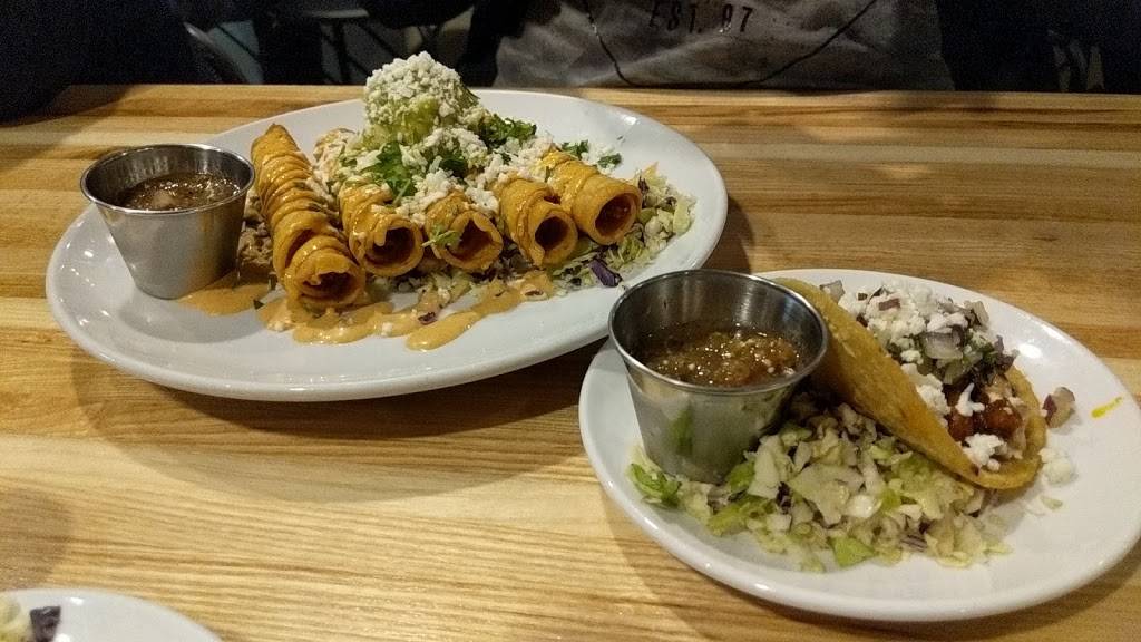 Seis Kitchen | restaurant | 1765 E River Rd, Tucson, AZ 85718, USA | 5206127630 OR +1 520-612-7630