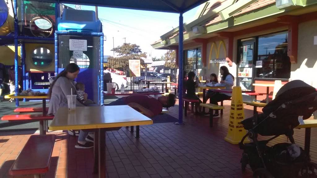 McDonalds | cafe | 18761 Sherman Way, Reseda, CA 91335, USA | 8188818385 OR +1 818-881-8385