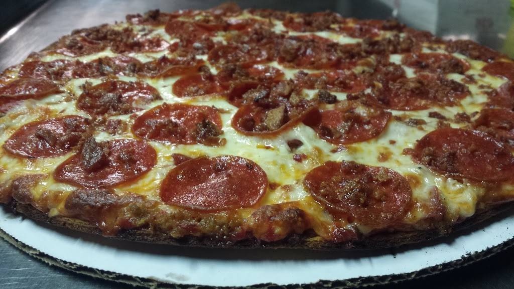 Lyles Sportszone Pizza & Pub | night club | 4718, 1404 E Morgan Ave, Evansville, IN 47711, USA | 8124257729 OR +1 812-425-7729