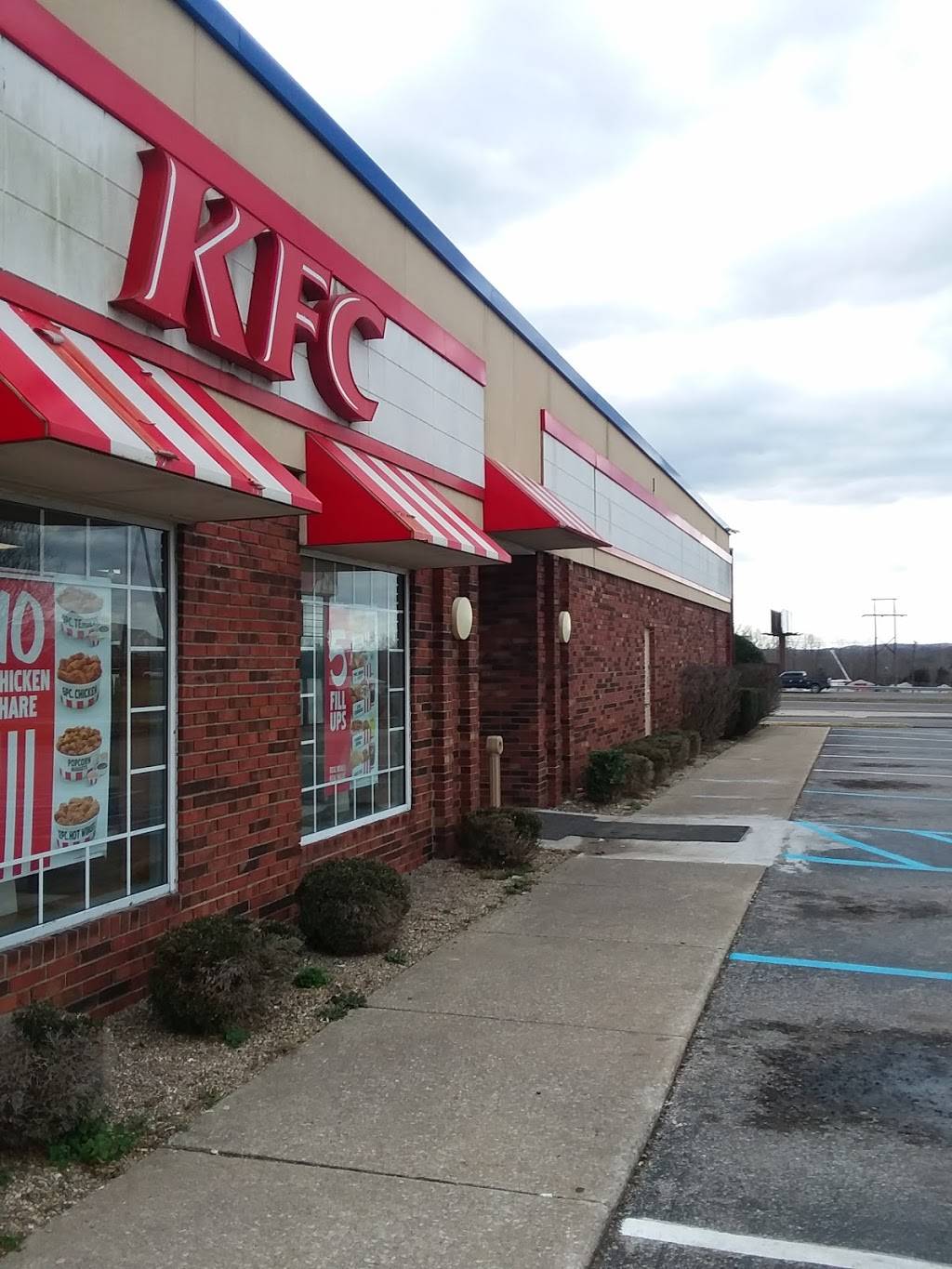 KFC | restaurant | 1425 James Ave, Bedford, IN 47421, USA | 8122794777 OR +1 812-279-4777