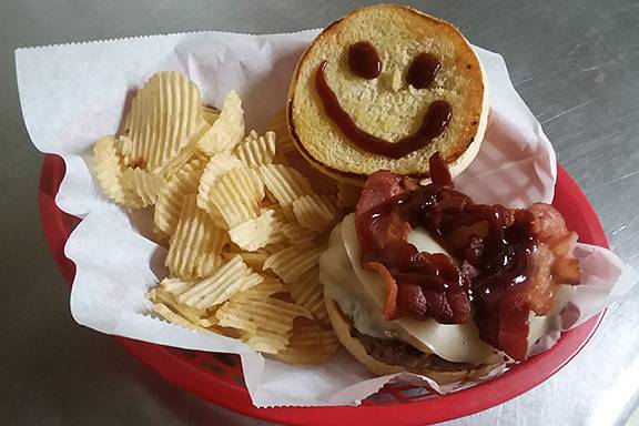 Maple Grove Grill | restaurant | 72040 M-43, South Haven, MI 49090, USA | 2696379913 OR +1 269-637-9913