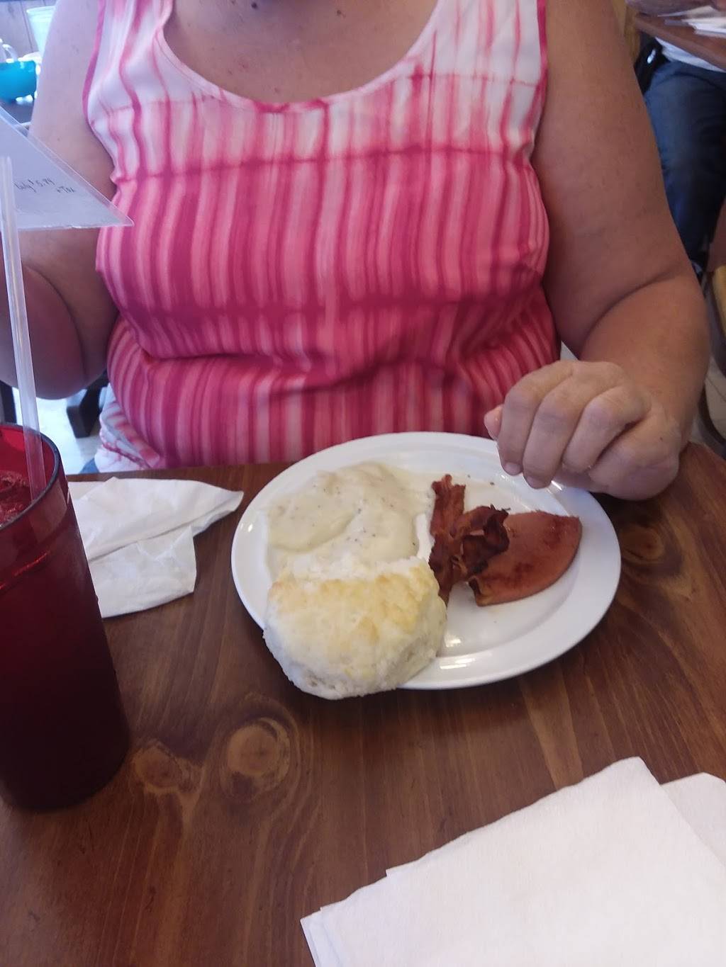 Rainbow Family Restaurant | restaurant | 1726 Jacksboro Pike, LaFollette, TN 37766, USA | 4235629237 OR +1 423-562-9237