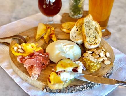 Stella Public House | restaurant | 1905 Aldrich St, Austin, TX 78723, USA | 5124000474 OR +1 512-400-0474