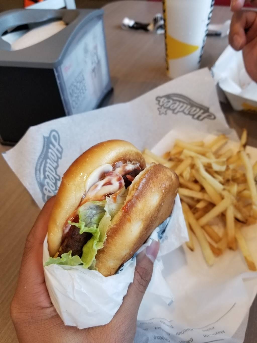 Hardees | restaurant | 3820 M L King Jr. Boulevard, New Bern, NC 28560, USA | 2526336149 OR +1 252-633-6149