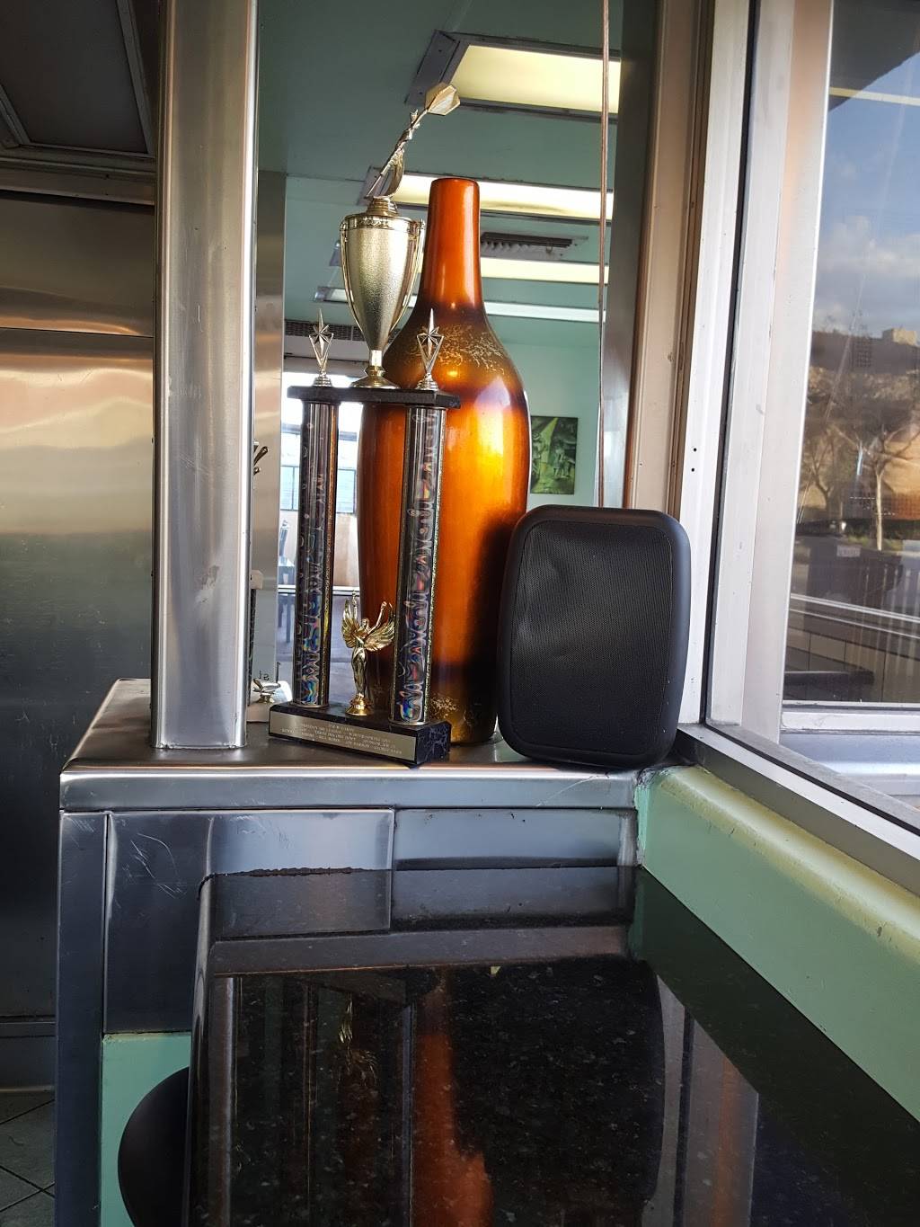 Hambones BBQ & PO Boys | restaurant | 9342 Alondra Blvd, Bellflower, CA 90706, USA | 5629201090 OR +1 562-920-1090