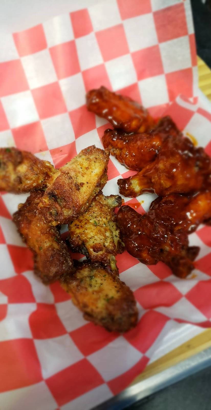 Crazy Legs | restaurant | 4526 Beecher Rd, Flint, MI 48532, USA | 8102936508 OR +1 810-293-6508