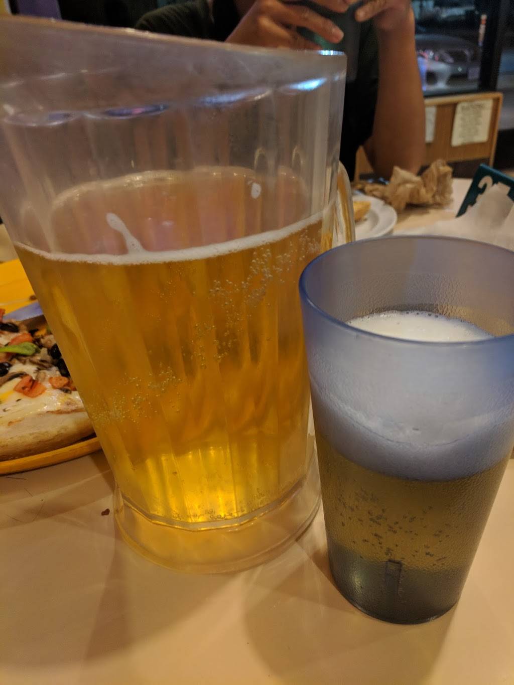 Round Table Pizza | meal delivery | 1024 E Stanley Blvd, Livermore, CA 94550, USA | 9254551345 OR +1 925-455-1345