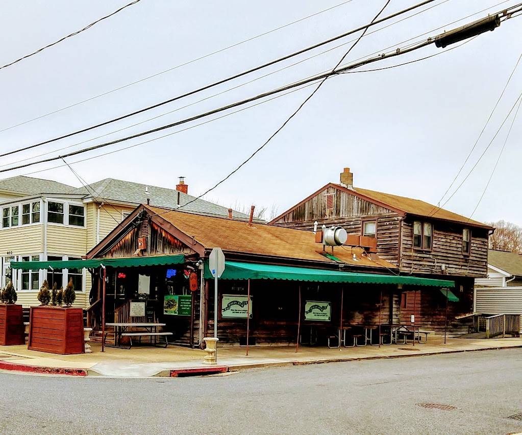 Davis Pub | restaurant | 400 Chester Ave, Annapolis, MD 21403, USA | 4102687432 OR +1 410-268-7432