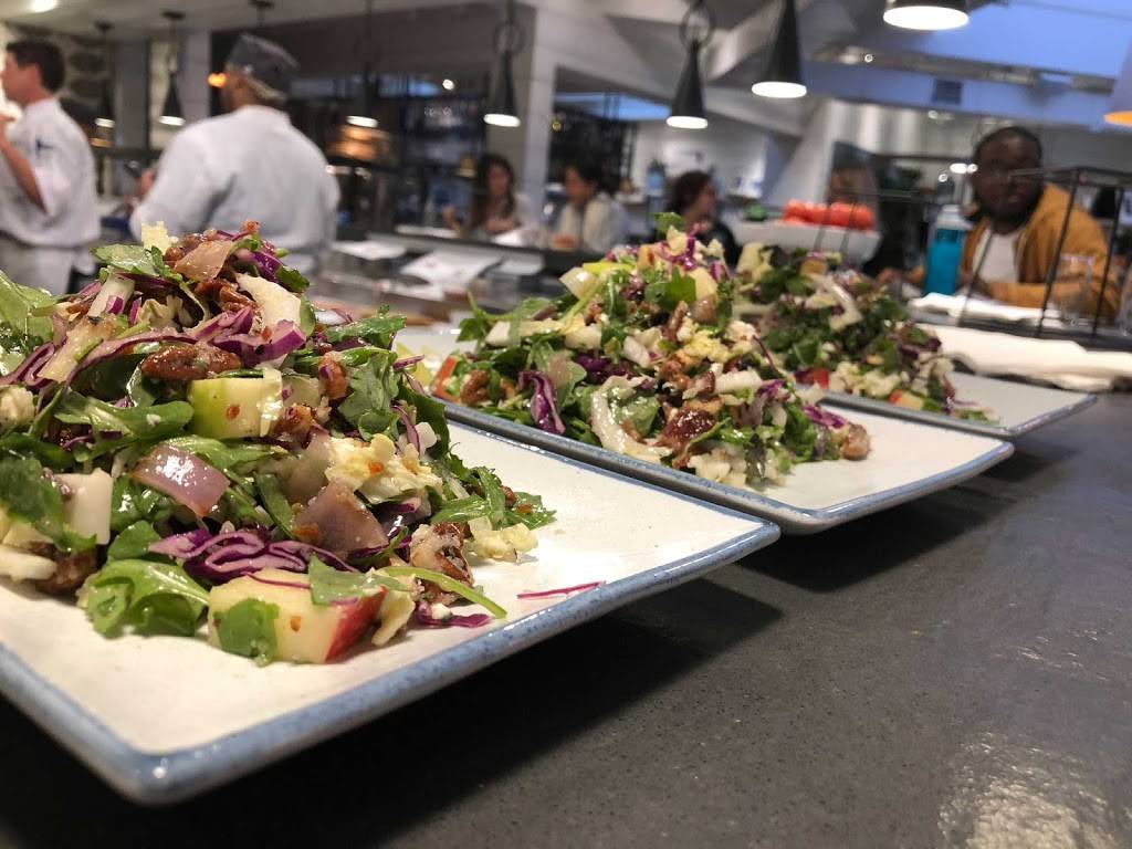 Lindeys Lake House | restaurant | 2101 Richmond Rd Suite L, Beachwood, OH 44122, USA | 2163425030 OR +1 216-342-5030