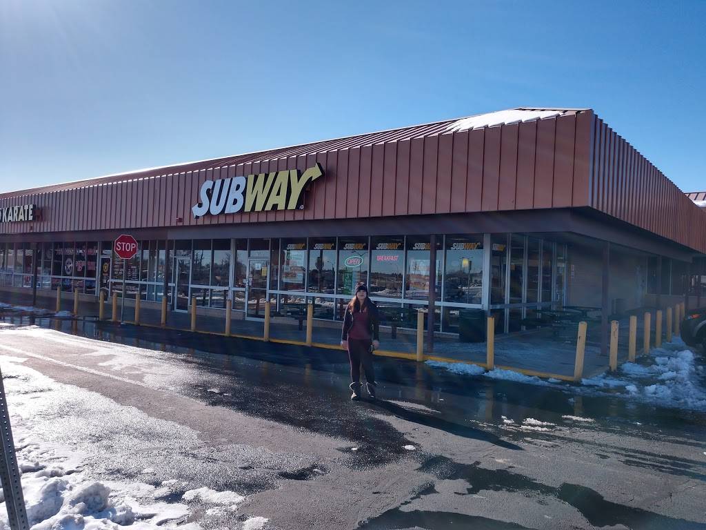 Subway | meal takeaway | 7863 W Jewell Ave, Lakewood, CO 80232, USA | 3039844452 OR +1 303-984-4452