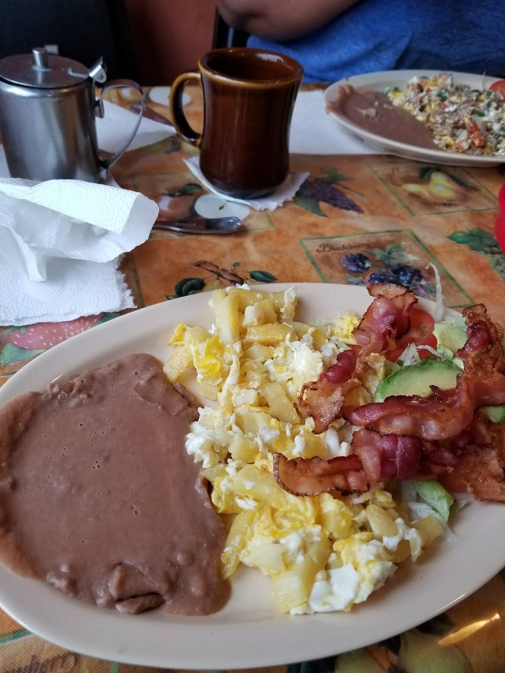 El Padrino | restaurant | 408 W Jefferson Blvd, Dallas, TX 75208, USA | 2149433993 OR +1 214-943-3993