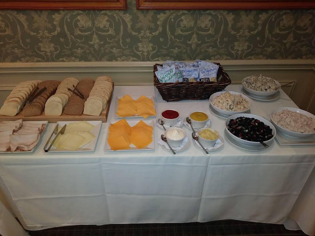 Oakridge Clubhouse | restaurant | Oakridge Club Rd, Savannah, GA 31411, USA | 9125982601 OR +1 912-598-2601