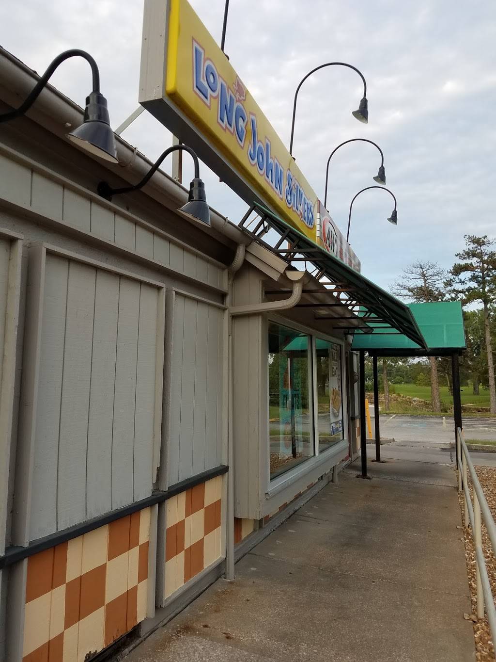 Long John Silvers | restaurant | 9900 W 63rd St, Merriam, KS 66203, USA | 9138313585 OR +1 913-831-3585