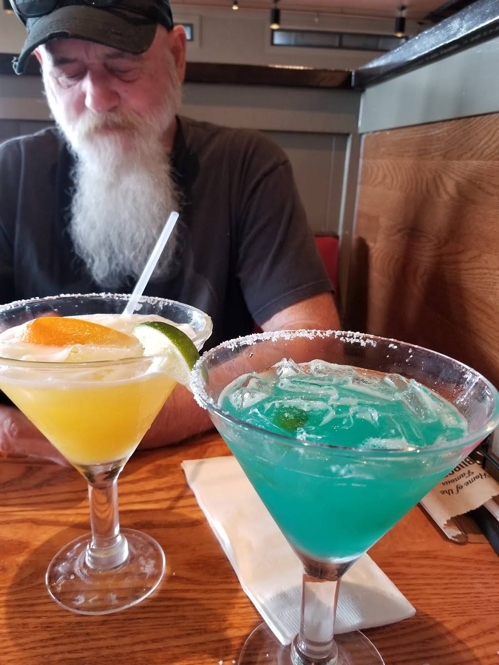 Chilis Grill & Bar | meal takeaway | 119 N, 12th Ave, Hanford, CA 93230, USA | 5595891077 OR +1 559-589-1077