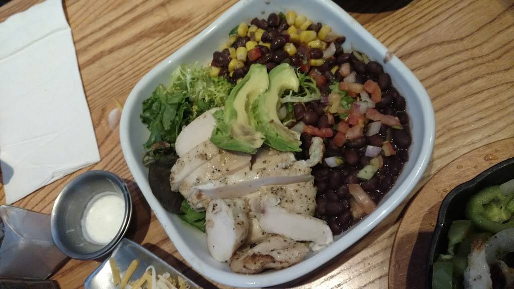 Chilis Grill & Bar | meal takeaway | 292 Strickland Dr, Pinehurst, TX 77630, USA | 4098862400 OR +1 409-886-2400