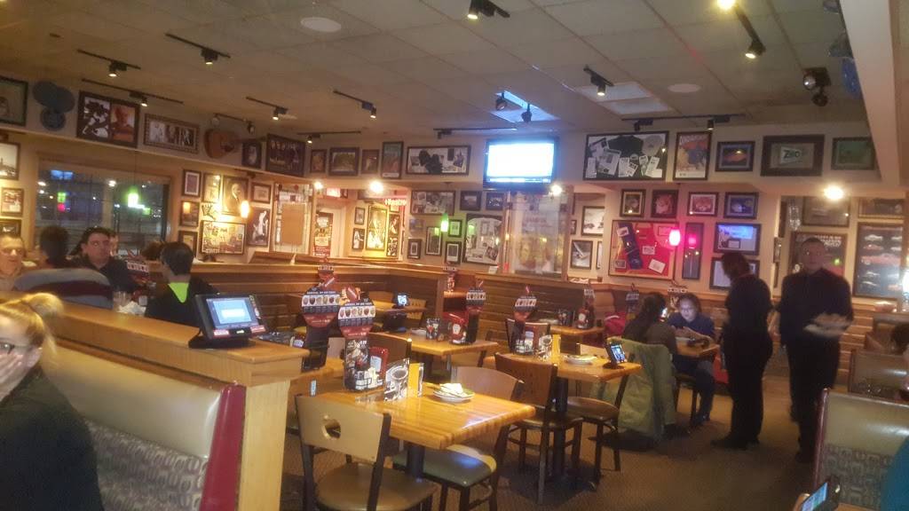 Applebees Grill + Bar | restaurant | 2720 Veterans Road West, Staten Island, NY 10309, USA | 7189431200 OR +1 718-943-1200