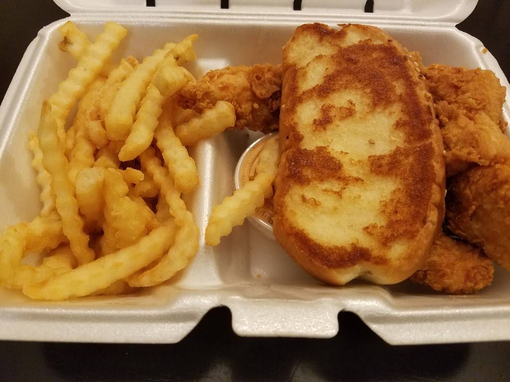 Raising Canes Chicken Fingers | meal takeaway | 2586 E League City Pkwy, League City, TX 77573, USA | 2815354784 OR +1 281-535-4784