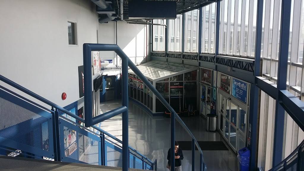 Canlan Ice Sports | restaurant | 2300 Cornwall Rd, Oakville, ON L6J 7T9, Canada | 9058456989 OR +1 905-845-6989