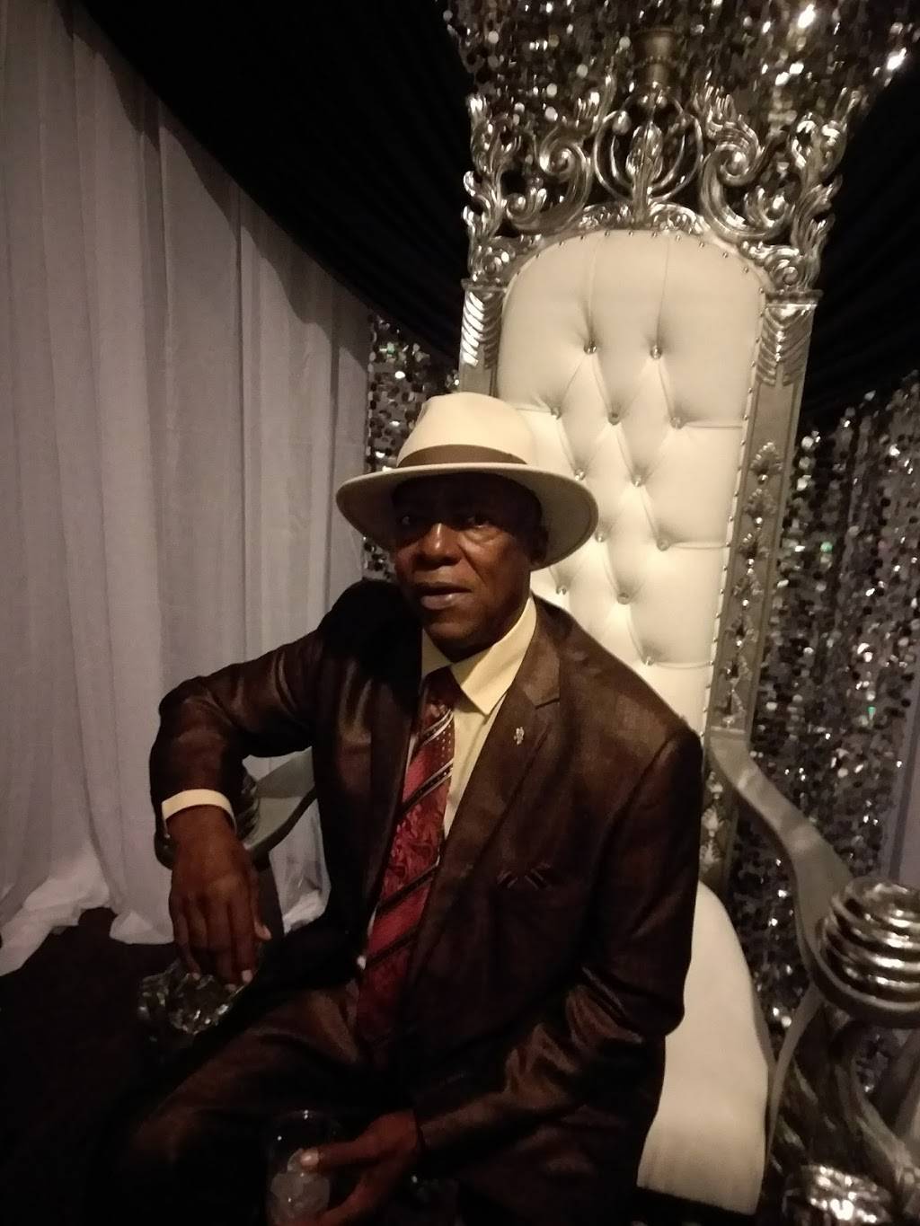 Caribbean Cove | restaurant | 8020 S King Dr, Chicago, IL 60619, USA | 7738746055 OR +1 773-874-6055