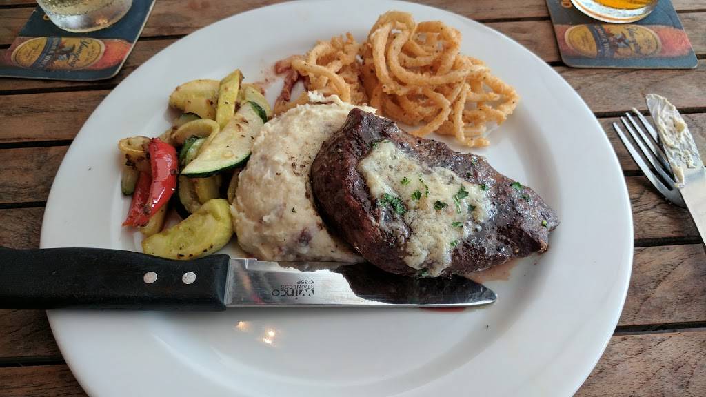 The Patio Seafood Tavern | restaurant | 1103 21st St, Vero Beach, FL 32960, USA | 7727748232 OR +1 772-774-8232