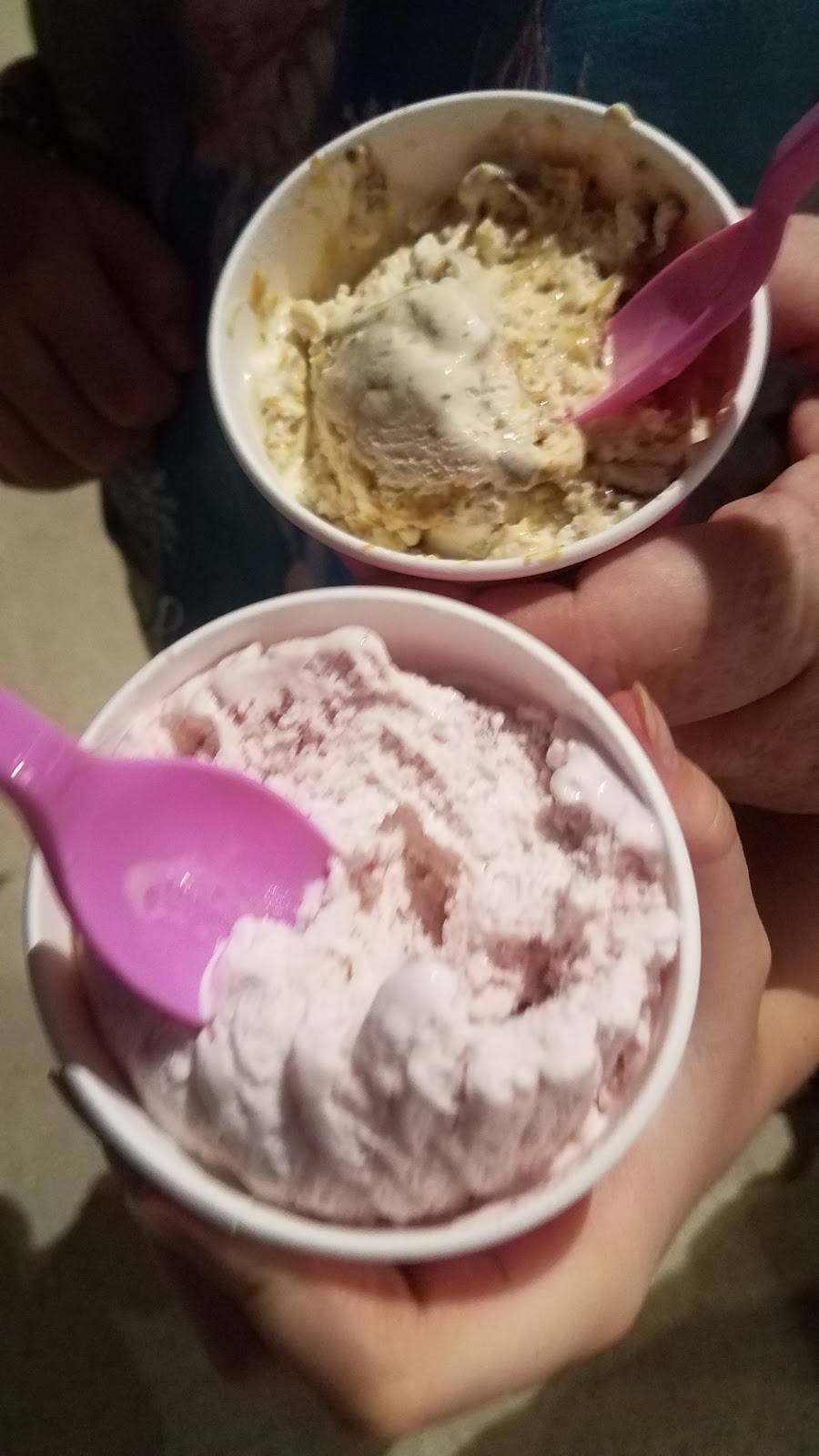 Dunkin Donuts Baskin Robbins | bakery | 1942 Atkinson Rd NW #900, Lawrenceville, GA 30043, USA | 7703390011 OR +1 770-339-0011