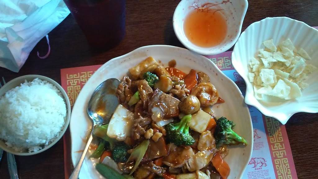 China House | restaurant | 9525 W 133rd Ave, Cedar Lake, IN 46303, USA | 2193749888 OR +1 219-374-9888