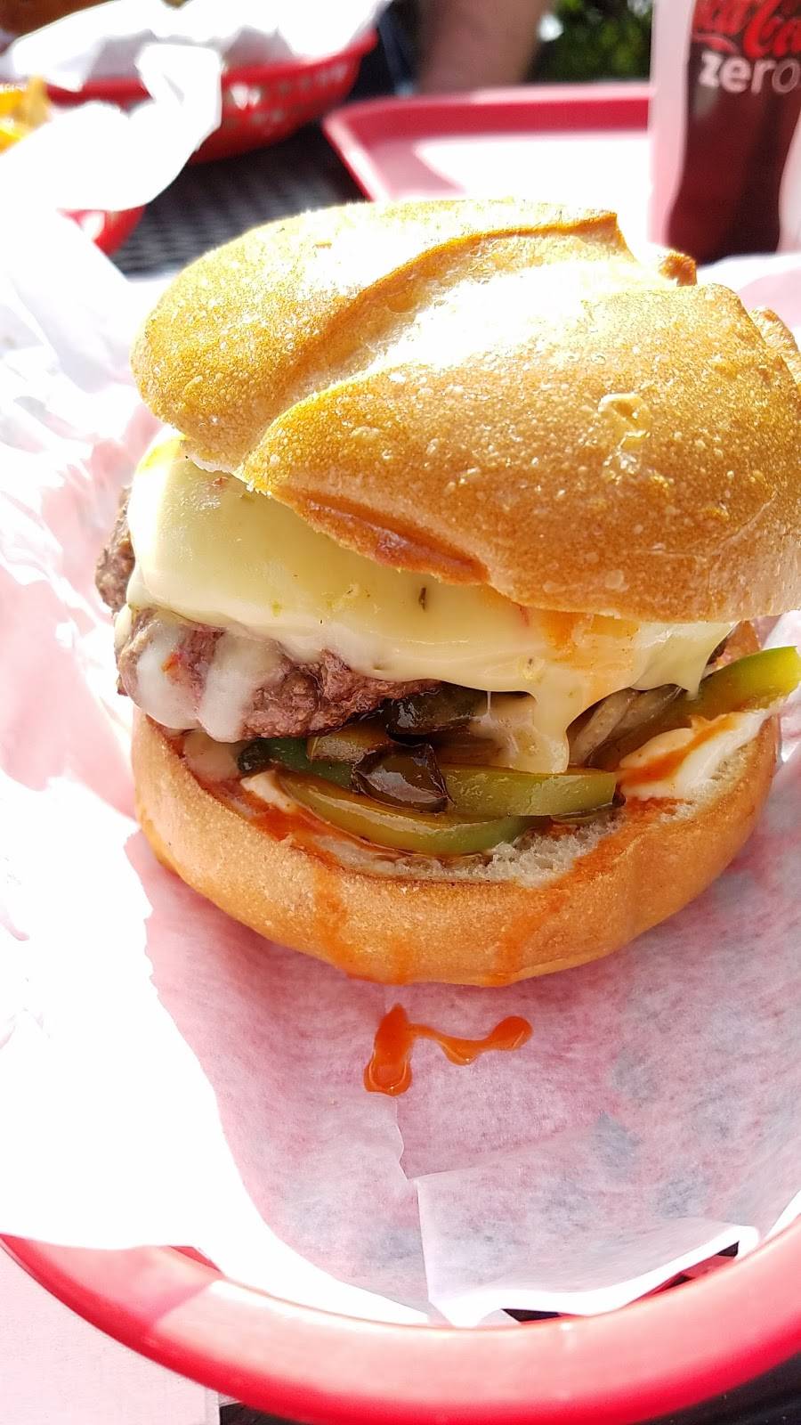 Phyllis Giant Burgers | restaurant | 2202 4th St, San Rafael, CA 94901, USA | 4154560866 OR +1 415-456-0866