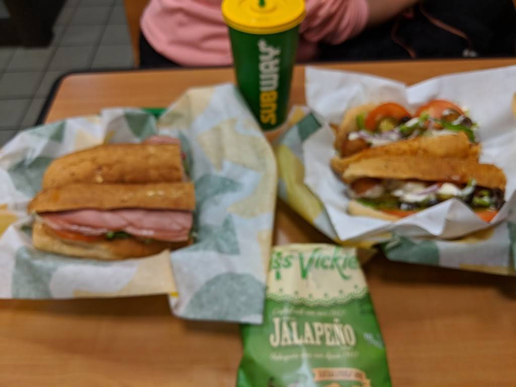 Subway | restaurant | Skymark Place Shopping Centre, 3555 Don Mills Rd Unit 6, North York, ON M2H 3N3, Canada | 6474393805 OR +1 647-439-3805