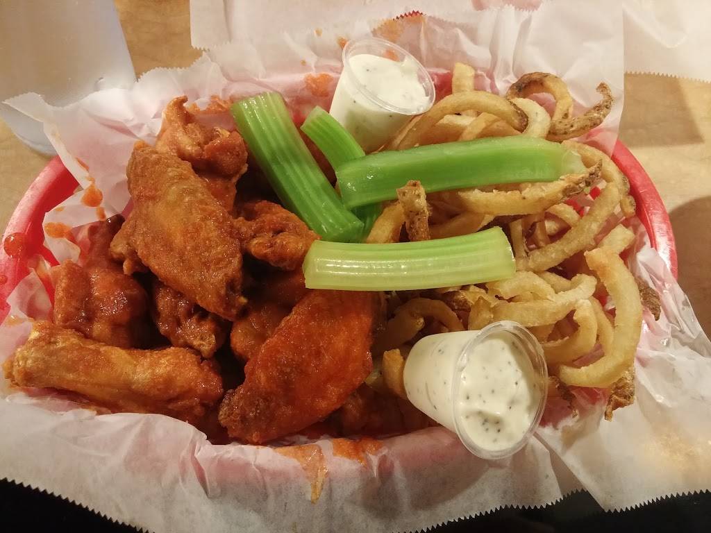 Flyers Wings & Grill | restaurant | 5621 W Colonial Dr, Orlando, FL 32808, USA | 4072979464 OR +1 407-297-9464