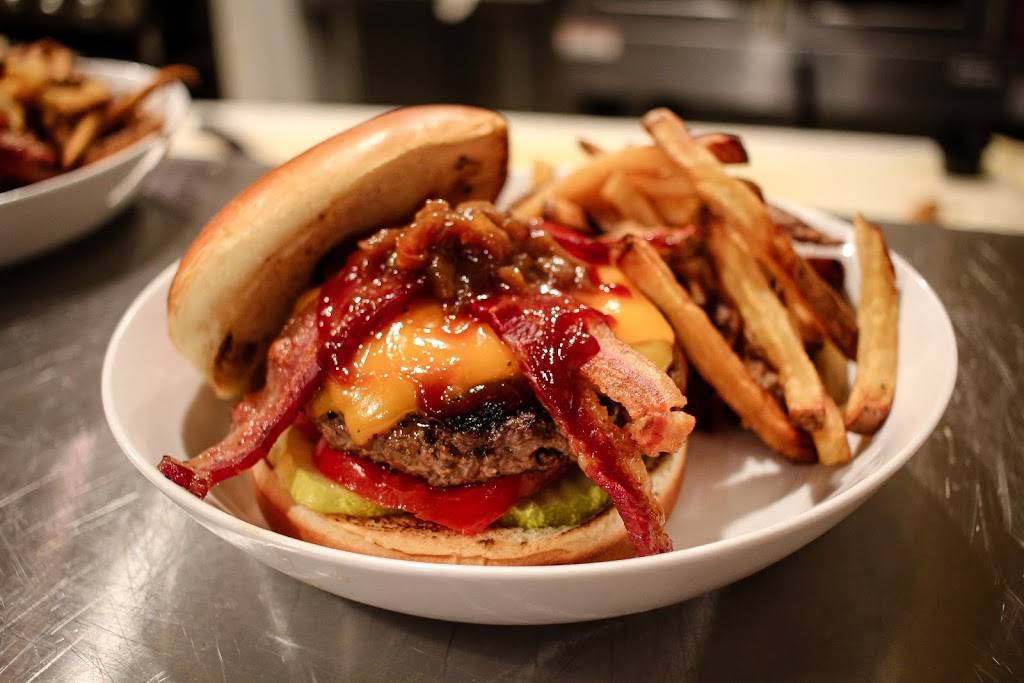 The Brick & Barrel Public House | restaurant | 209 W Main St, Leesburg, FL 34748, USA | 3524313069 OR +1 352-431-3069