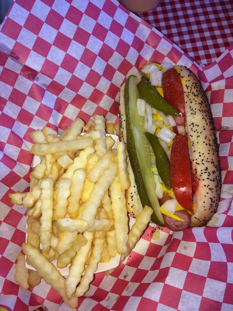 Roys Chicago Doggery & Italian Beef | meal takeaway | 84 Corona Rd, Petaluma, CA 94954, USA | 7077741574 OR +1 707-774-1574