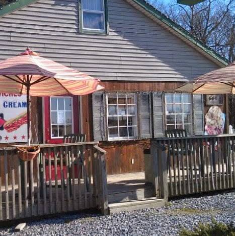 The Store and Hawgs Breath BBQ | restaurant | 664 Bridgeton Pike, Monroeville, NJ 08343, USA | 8563580499 OR +1 856-358-0499