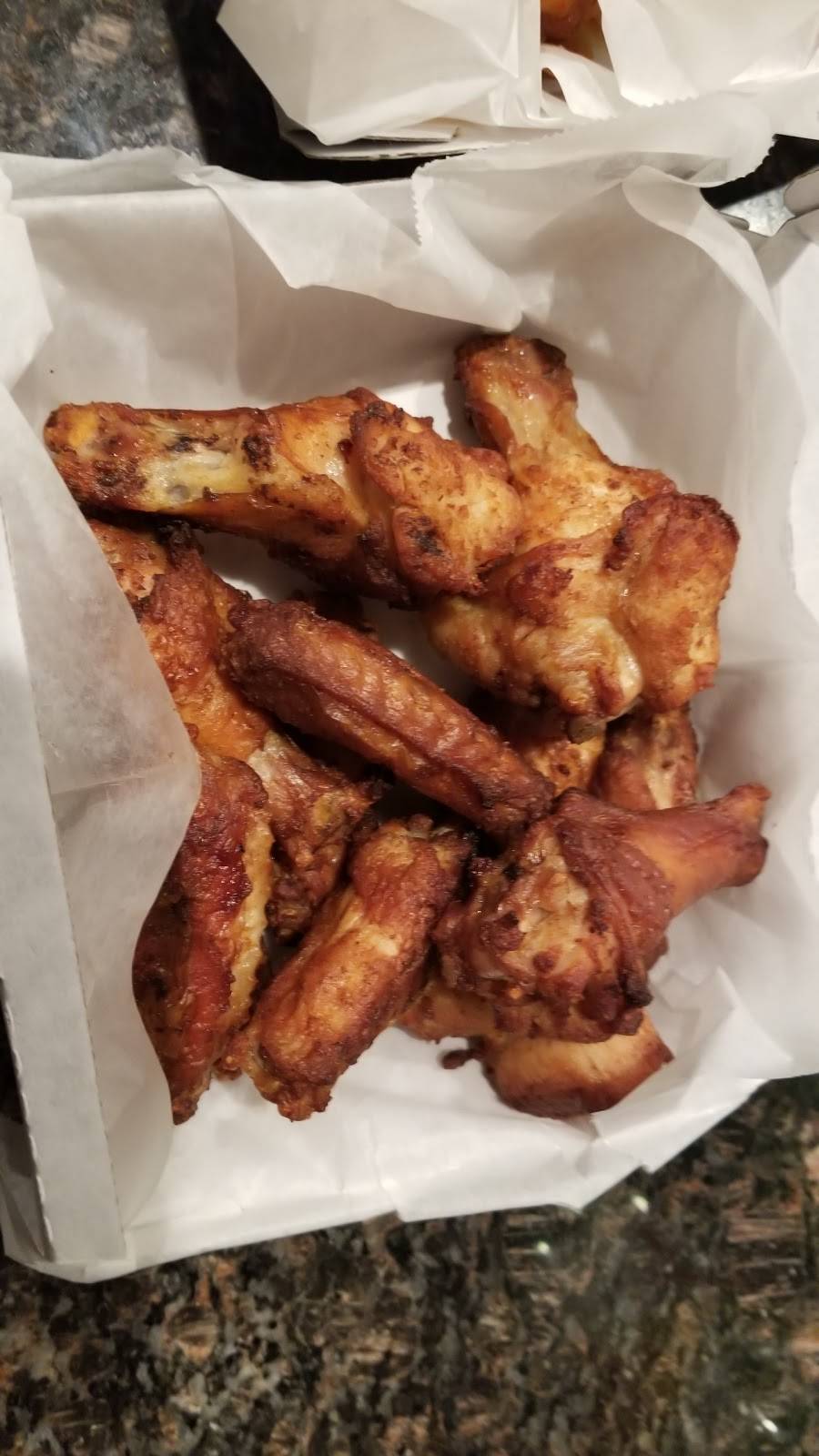 Round Table Pizza | meal delivery | 16534 Soledad Canyon Rd, Canyon Country, CA 91387, USA | 6612528000 OR +1 661-252-8000