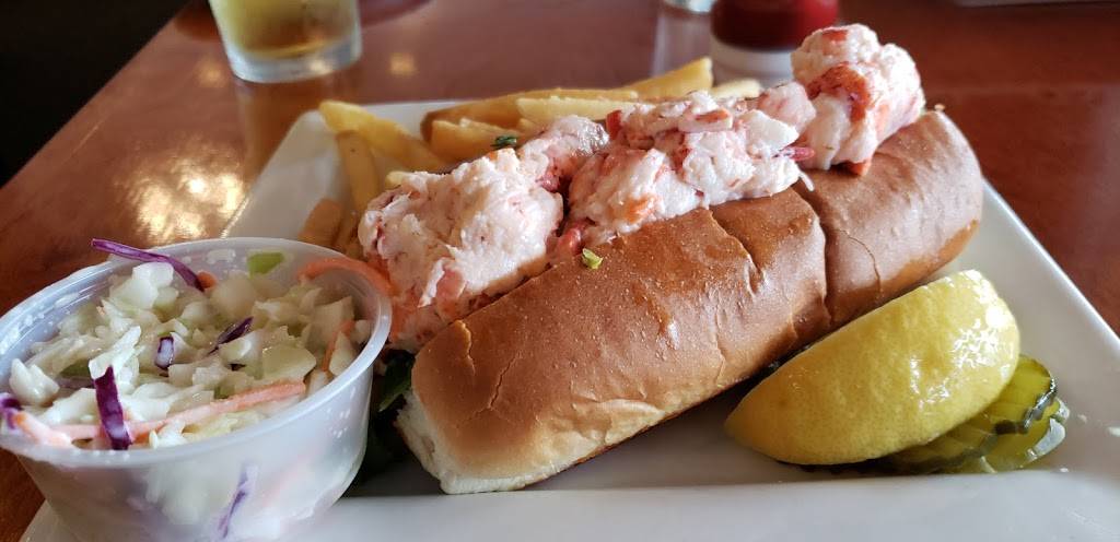 High Tide Restaurant and Bar | restaurant | 5 S Main St, Brewer, ME 04412, USA | 2079893300 OR +1 207-989-3300