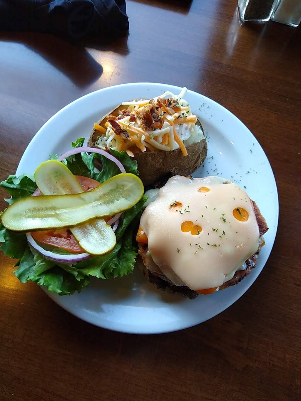 The Forty Public House | restaurant | 10 Main St W, Grimsby, ON L3M 1R4, Canada | 9053094040 OR +1 905-309-4040